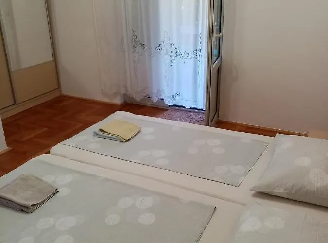 Anita Hure 흐바르